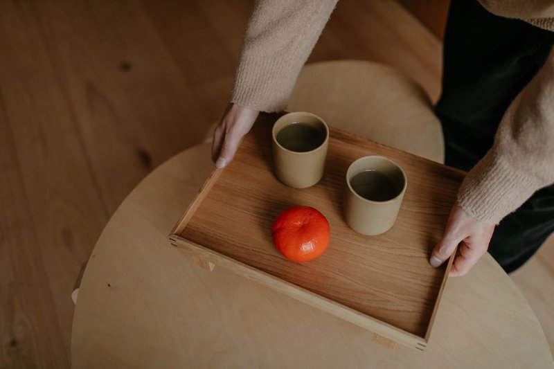 صينية خشبية مستطيلة بمقابض